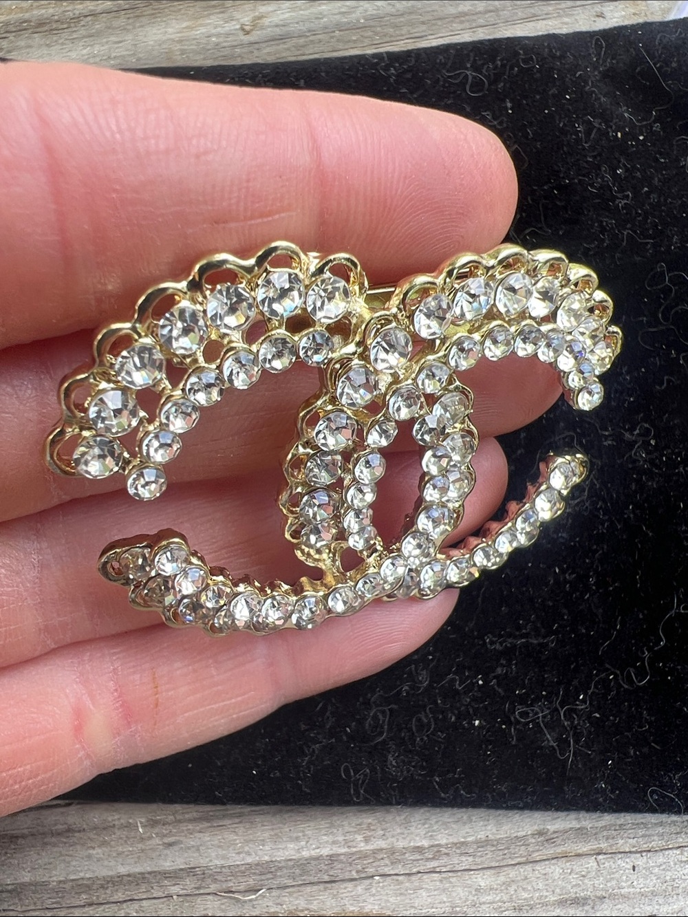 CHANEL Gold-Tone Double C Crystal Brooch - Picture 5 of 9